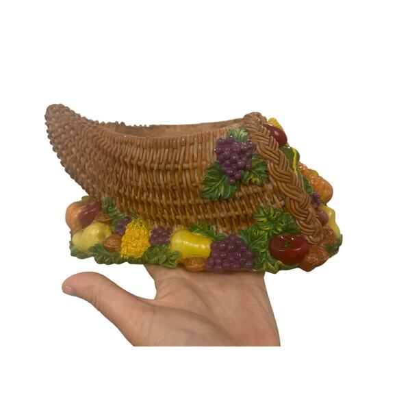 Decorative Cornucopia Vase - Picture 4 of 5